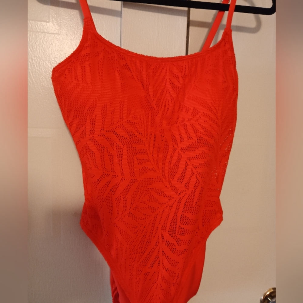 Carmen Marc Valvo Women's Crochet Mesh One-Piece Swimsuit, Persimmon/Red Size 14 - Picture 10 of 11